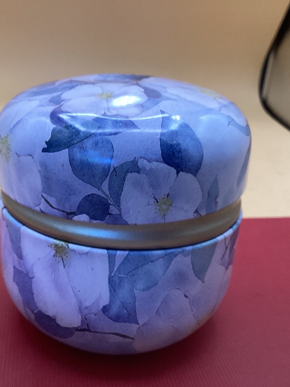 Small tin trinket box floral